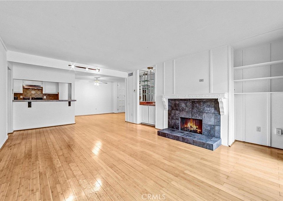 1st image of 5334 Lindley Ave Unit 219