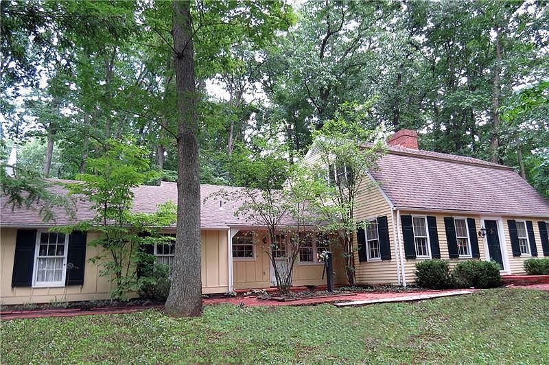 1st image of 320 Lakewood Dr