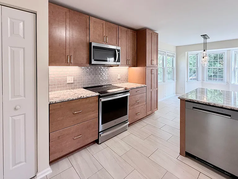 2729 E Shoreham St — Photo 8