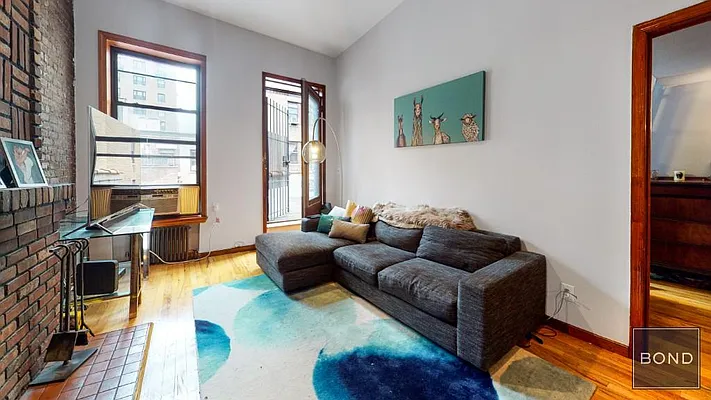 Rented by Bond New York | media 31