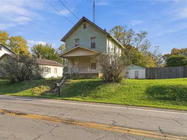 1812 Waynesburg Dr SE, Canton, OH 44707