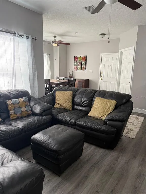2 bed, 2.0 bath, 925 sqft, $1,800 — Photo 4