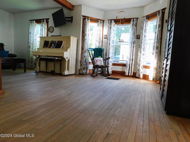 3rd image of 14 Marion Avenue