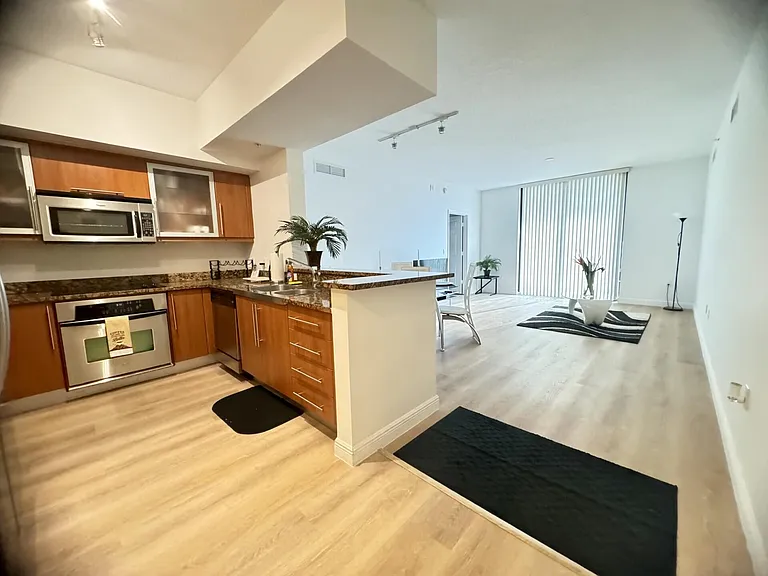 888 S Douglas Rd #1015 — Photo 4
