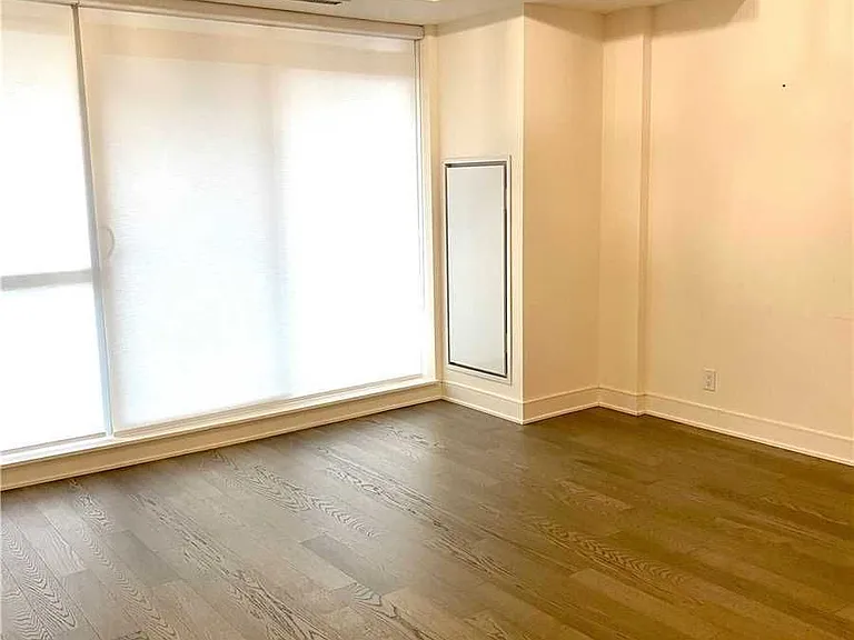 1575 Lakeshore Rd W #335 — Photo 6