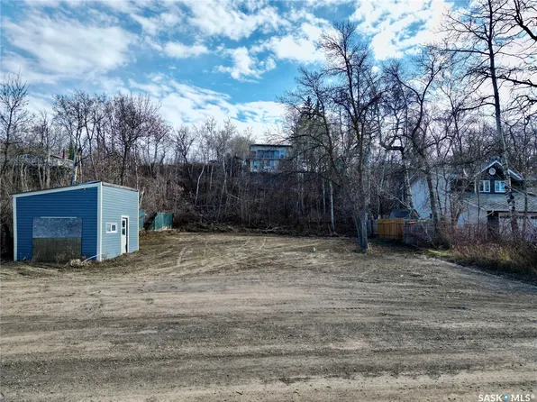 1207 6th Avenue, Regina Beach, SK S0G 4C0