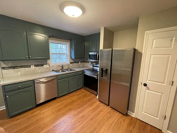 2nd image of 8 Barnes Dr