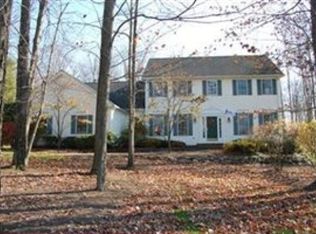 525 Manor Brook Dr, Chagrin Falls, OH 44022