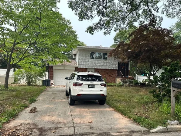 47 Cleremont Avenue, Saint James, NY 11780