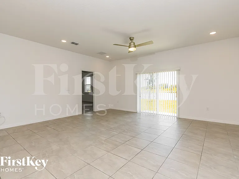 1630 Isleta Loop — Photo 3
