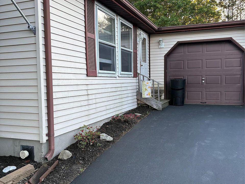 1st image of 89 Village Circle W