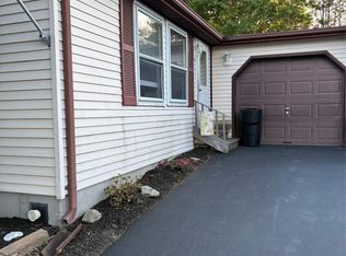 89 Village Cir W, Manorville, NY 11949