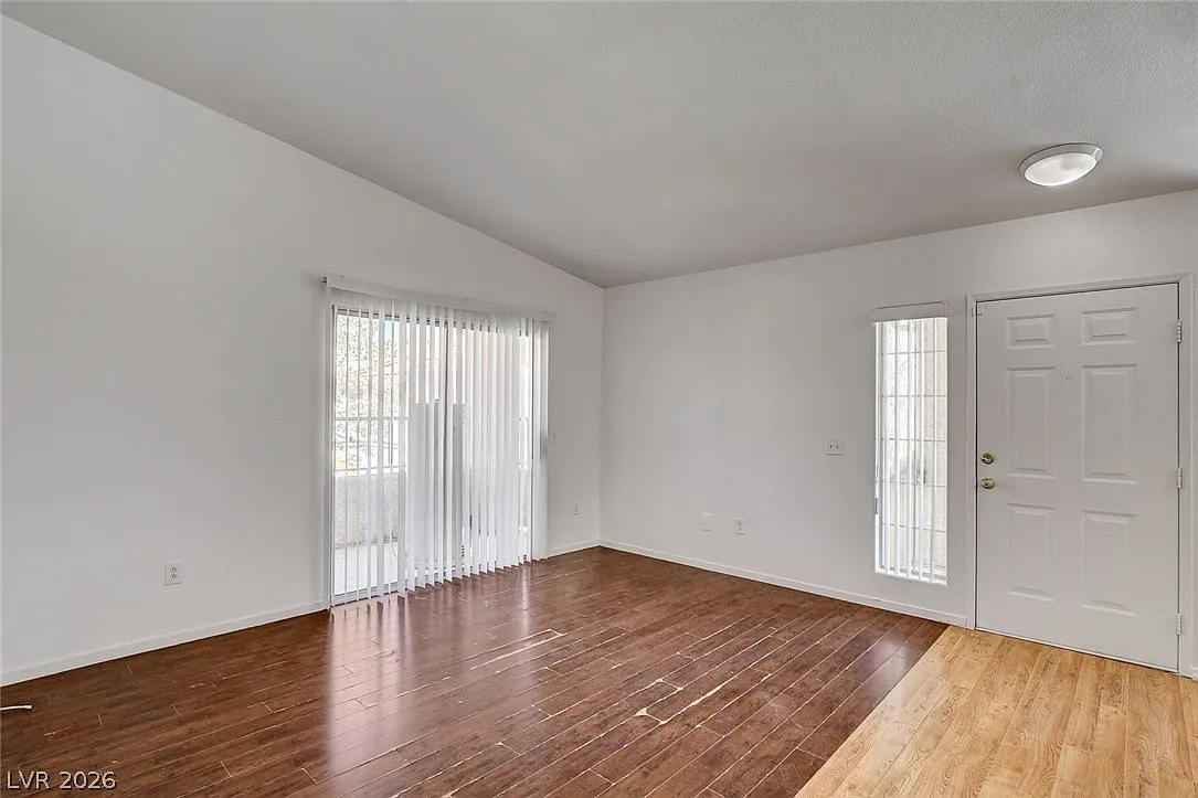 2 bed, 2.0 bath, 968 sqft, $1,295 — Photo 3