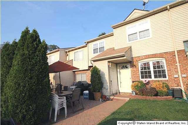 1st image of 7 E Revere Ln