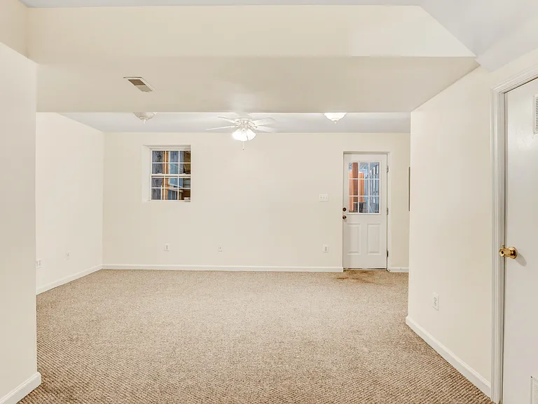 6423 Katherine Ann Ln — Photo 28