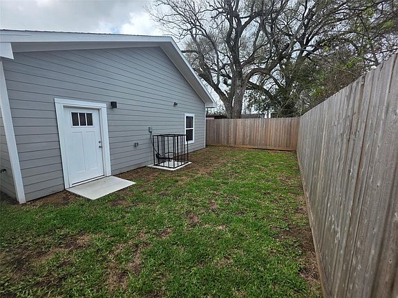 5th image of 3411 Webster St