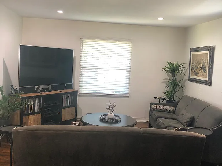 6601 Farralone Ave — Photo 3