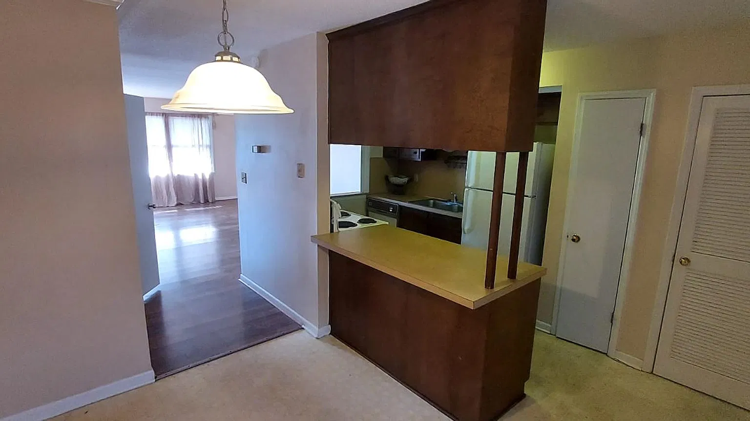 Cozy 2 bedrooms 2 bathrooms colonial-like home located in lexington — Photo 4