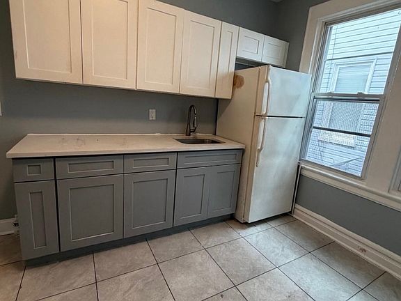 4th image of 20 Ellis Ave #5A