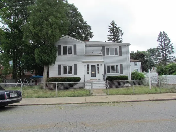 7 Winborough St, Hyde Park, MA 02136