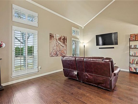 5th image of 2320 Eastgate Dr