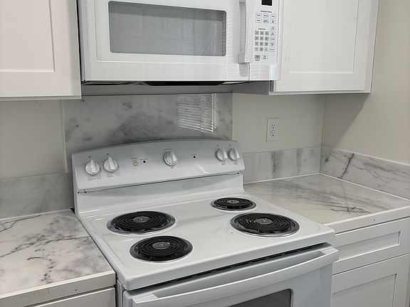 3rd image of 1525 Montagne St #D