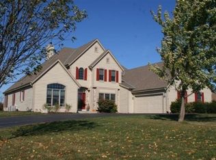 W299N1831 Wind Ridge Ct, Pewaukee, WI 53072