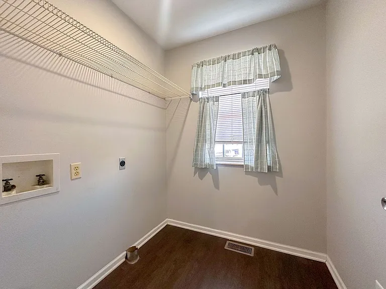 1326 S Elizabeth St — Photo 3