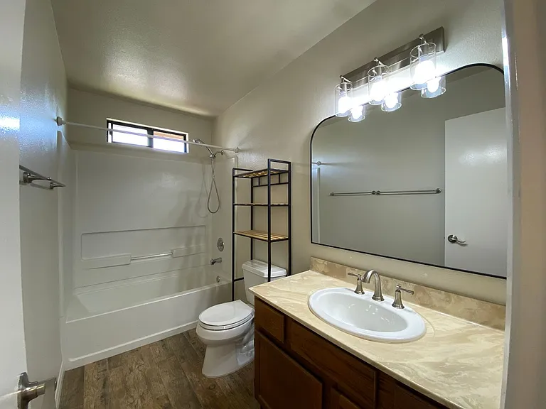 Jefferson St 2632 Sprague Building — Photo 9