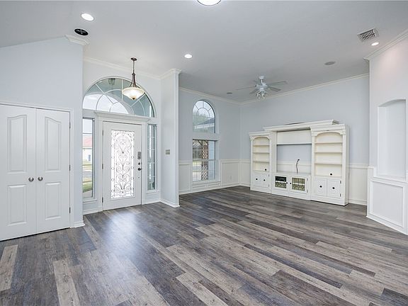 2nd image of 6825 Windy Creek Dr
