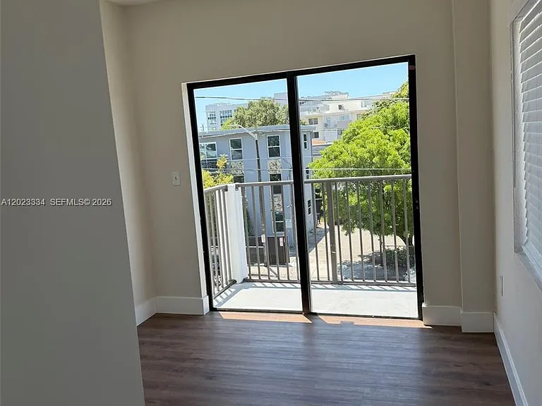 763 SW 5th St #304 — Photo 5
