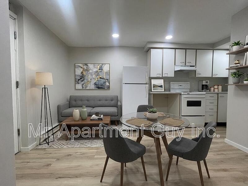 1st image of 252 Main St W