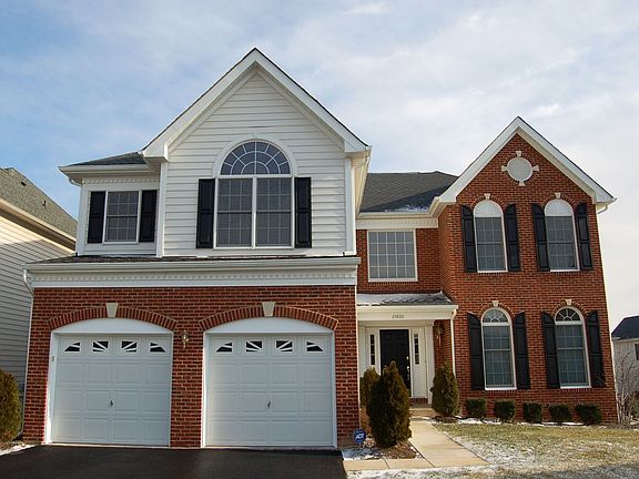 Great curb appeal. 3 finished levels.