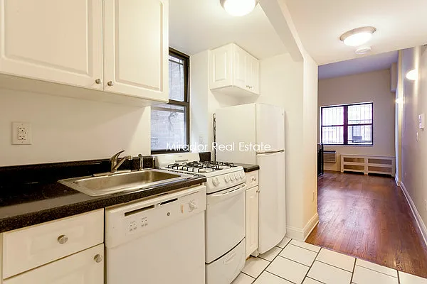 Rented by Mirador Real Estate | media 3