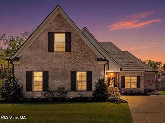2nd image of 1249 Howell Way