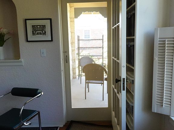 4th image of 254 E Rosewood Ave APT 4
