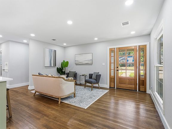 5th image of 4016 Locke Ave