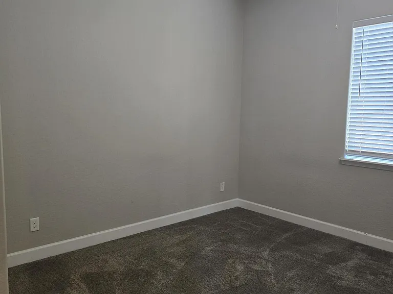 5605 N 189th Dr — Photo 19