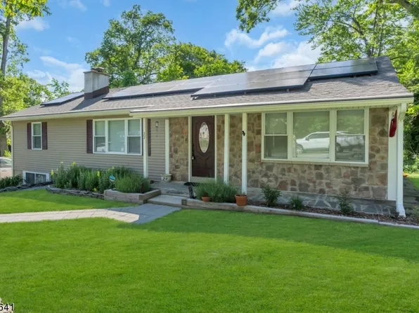 27 Deer Trail Lake Rd, Hardyston Twp., NJ 07460