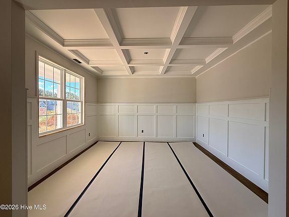 3rd image of 375 Sacksonia Street