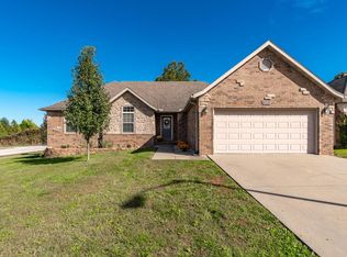 5712 S Meadowbrook Ave, Springfield, MO 65810