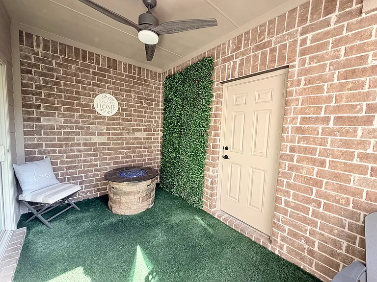 305 Tottenham Ct — Photo 39