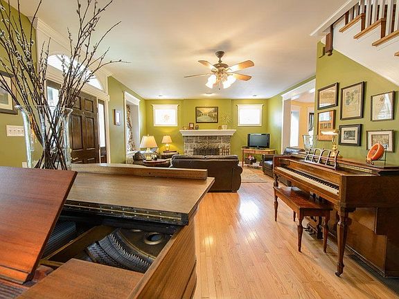 Room for Library or Music