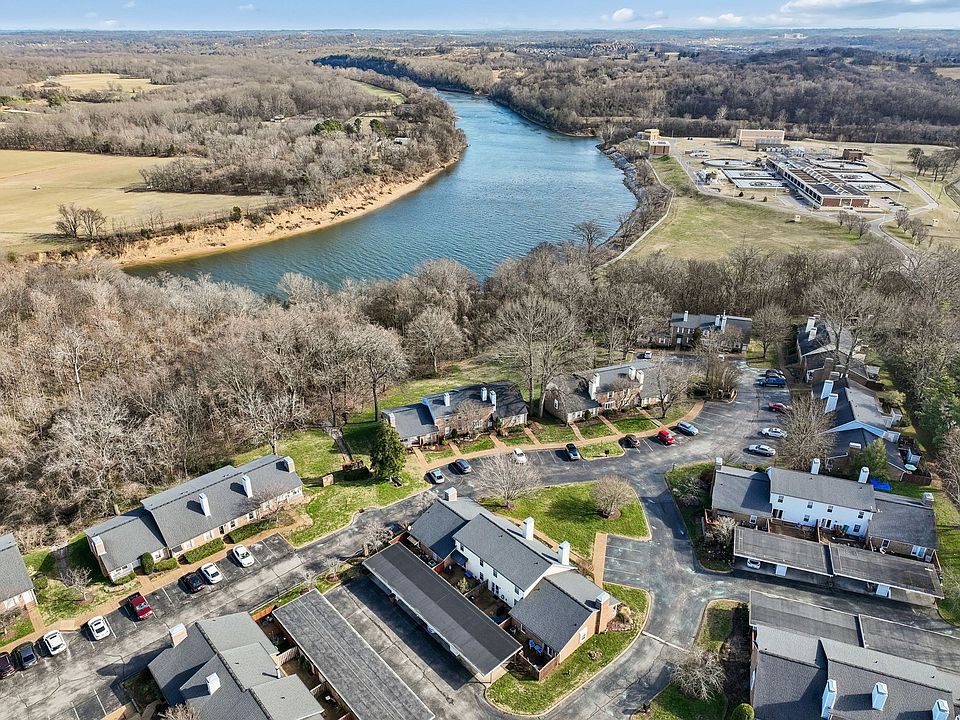 1st image of 215 Cumberland Trce