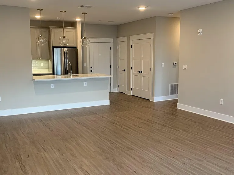 100 Sandidge Way — Photo 3