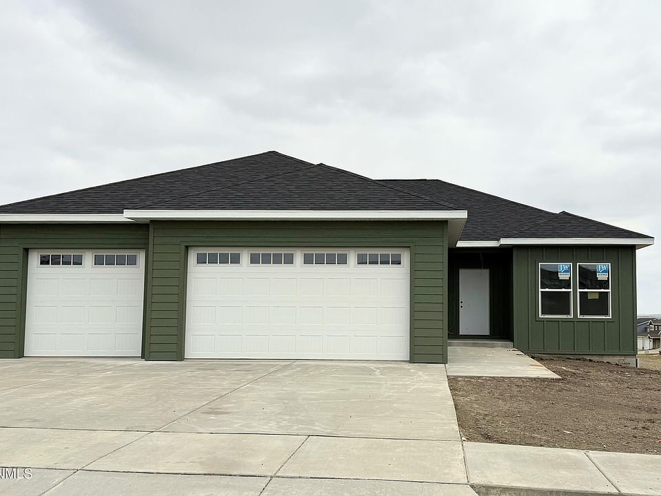 1st image of 3010 29th Ave W