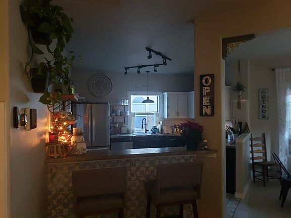 4th image of 348 Meadow Park