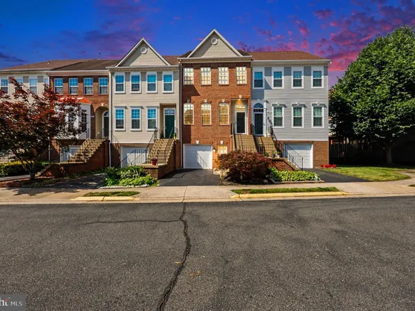 14651 Seasons Dr, Centreville, VA 20120