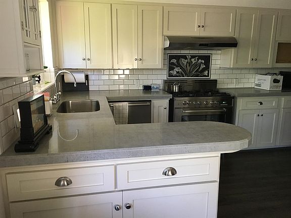 4th image of 740 Palm Ave