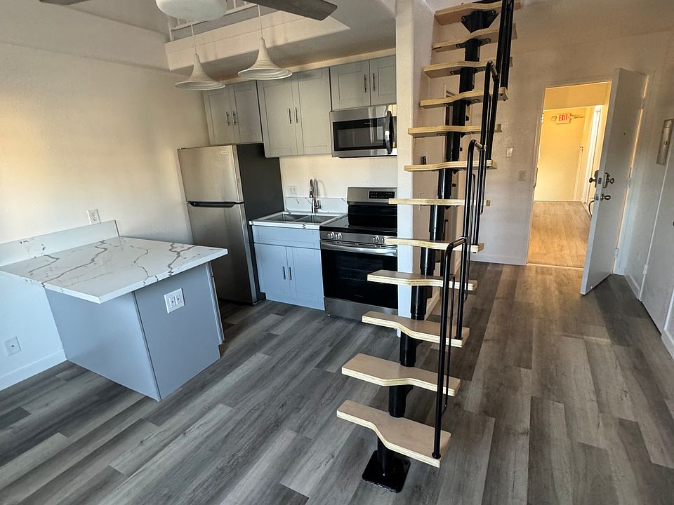 2nd image of 1110 Torrey Pines Rd #7